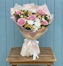 Букет цветов из:  Гвоздики, Орхидеи и Розы в Шиткино