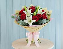Букет цветов из:  Лилии и Розы в Шиткино