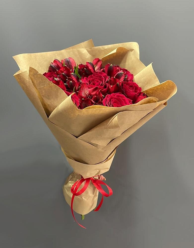 Букет цветов из: Альстромерии и Розы в Шиткино