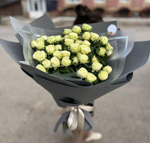 Букет Белые кустовые розы Солинеро в Шиткино