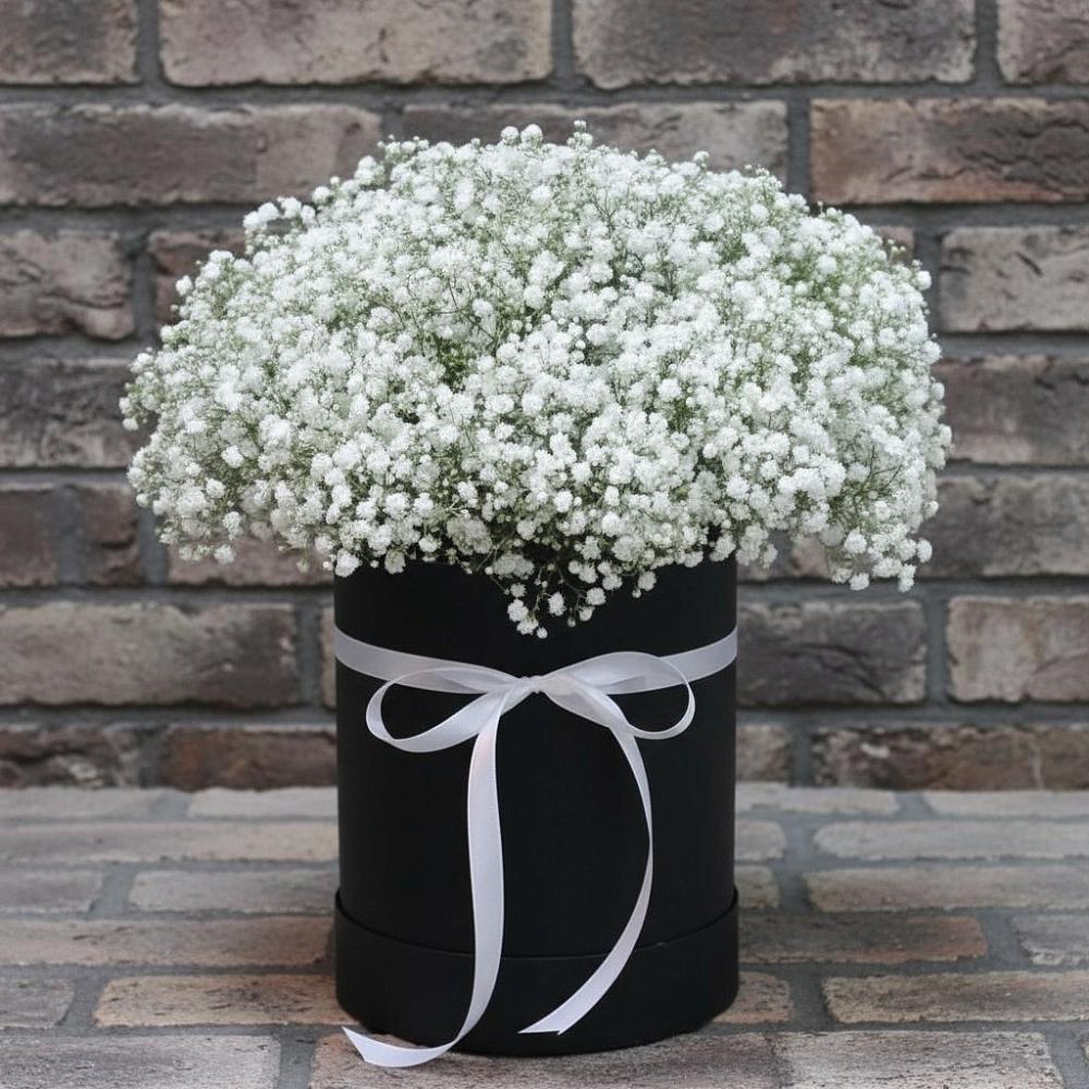 Цветочная композиция из Гипсофила в шляпной коробке в Шиткино