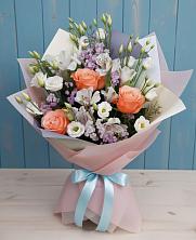 Букет цветов из:  Лизиантусы, Розы, Альстромерии и Гипсофила в Шиткино