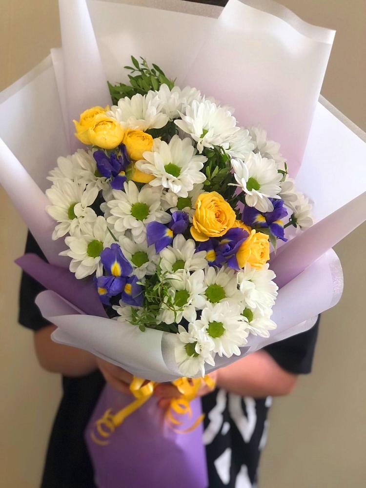 Букет цветов из: Ирисы, Хризантемы и Розы в Шиткино