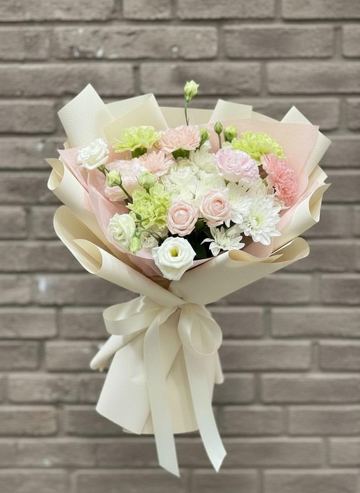 Букет цветов из: Гвоздики, Розы, Лизиантусы и Хризантемы в Шиткино