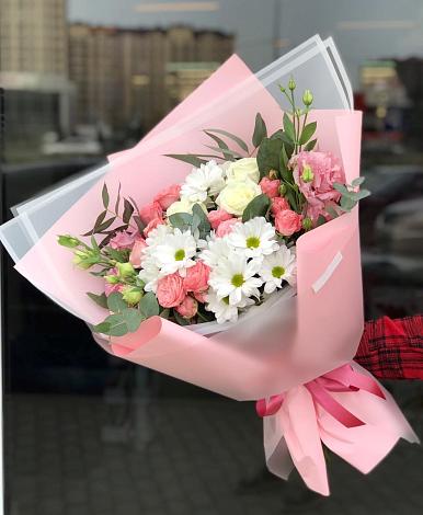 Букет цветов из: Розы, Лизиантусы и Хризантемы в Шиткино