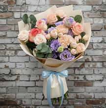 Букет цветов из:  Розы, Лизиантусы и Гвоздики в Шиткино